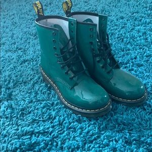 US 8 green doc martens ( never worn)